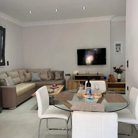 Kontis' Furnished 루트라키