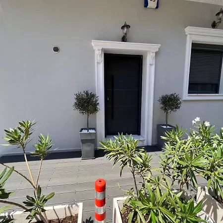 Kontis' Furnished Appartement *