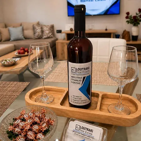 아파트 Kontis' Furnished 루트라키