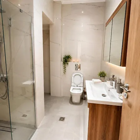 Kontis' Furnished Appartamento *