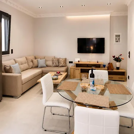 Kontis' Furnished 아파트 루트라키