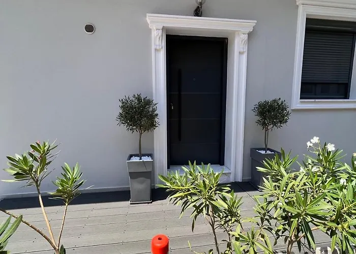 Kontis' Furnished Appartement *